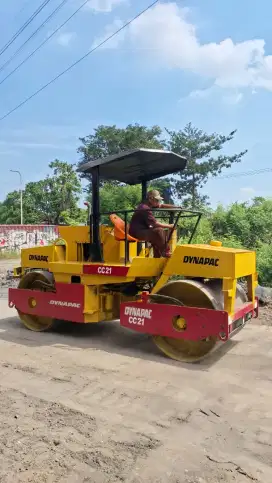 Tandem dynapac CC21 berat 6-8 ton tahun 2014
