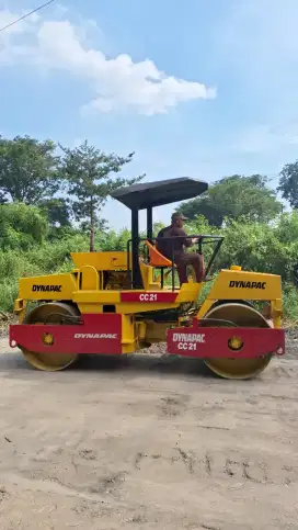Tandem dynapac CC21 berat 6-8 ton tahun 2014