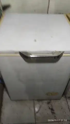 Freezer box 100 liter merk RSA keadaan normal siap pakai apa adanya