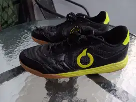 Sepatu futsal ortuseight  jogosala victus