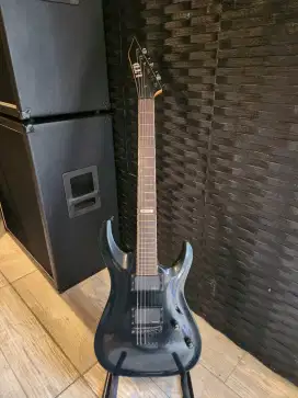 Gitar LTD Hitam