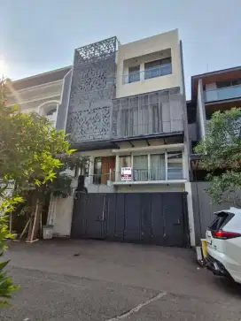 Dijual Rumah mewah megah tinggal keren di Permata Buana