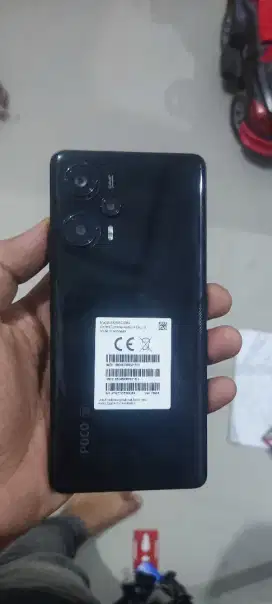 Jual cepat poco f5 belum pernah dipakai , 8/ 256 hitam
