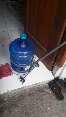 troli galon satu
