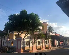 DISEWA KAN ATAU DI JUAL RUMAH BESAR 2 LANTAI  HARGA DAMAI