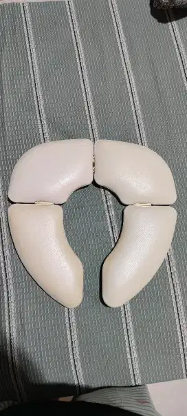 CUSHIE TRAVELER, Folding Padded Potty Seat