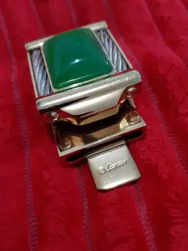Buckle Cartier giok.