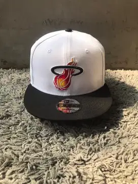 Topi snapback original nba New era 950 Miami Heat BNWT