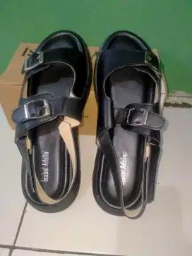 Bismillah Dijual sandal merk Isabel Adelia Black Sandals UK 39