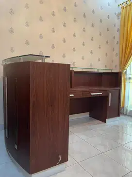 Wood compartment table