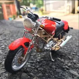 Diecast Ducati Monster 900 Shell V-Power