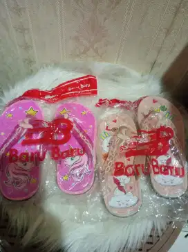 2 pasang hrg 15 k size 32,33