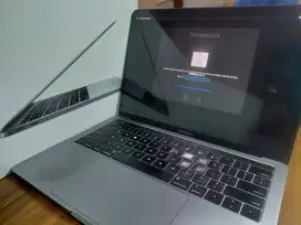 MacBook Pro Retina 13in 2018 (buy April 2019) i5 RAM 8GB SSD 256GB