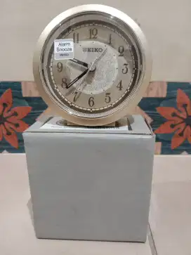 Jam Alarm SEIKO bulat