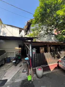 Dijual rumah berikut kost 14 pintu