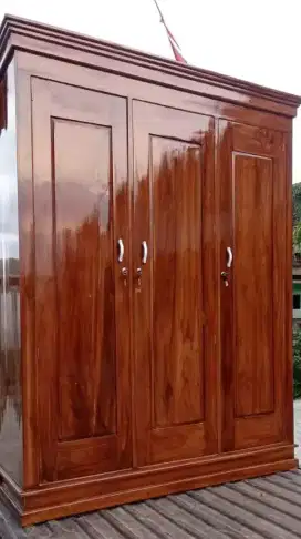 Almari kayu jati