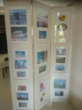 Partisi Kayu Frame Foto Figura Bolak Balik