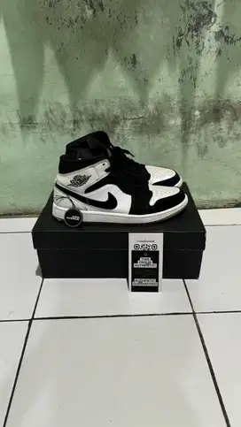 Sepatu Nike Air Jordan 1 Mid Diamond Shorts Original Size 43 US 9.5