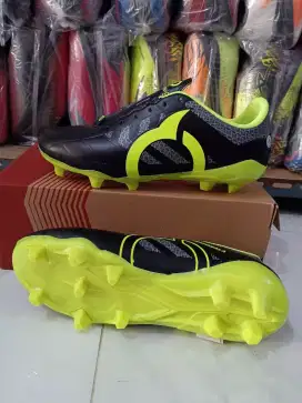 Sepatu Bola terbaru