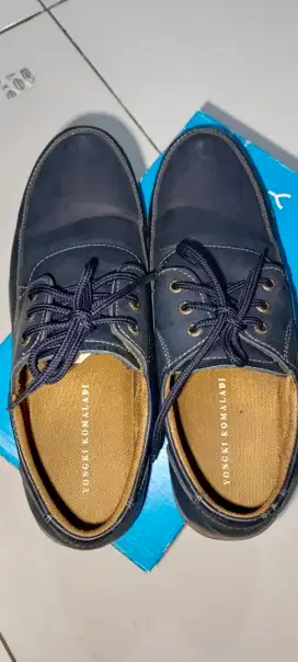 Sepatu ukuran 41 nego