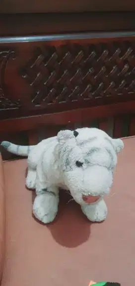 boneka macan putih masih bagus biasa buat pajangan aja