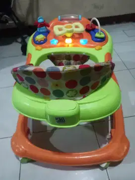 Baby Walker alat bantu jalan/sofa bayi/kasur bayi