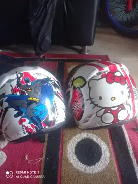 Helm GM Anak anak Karakter mulus