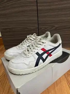 Sepatu Sneakers Asics size 42,5 warna putih