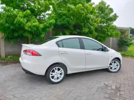 DP 17jt / Mazda 2 R sedan manual 2010 siap pakai