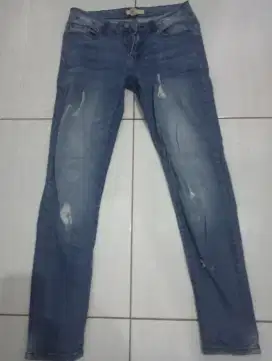 Celana jeans merk Forever21 size 26