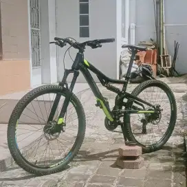 Sepeda MTB Thrill Oust 3.0 2019