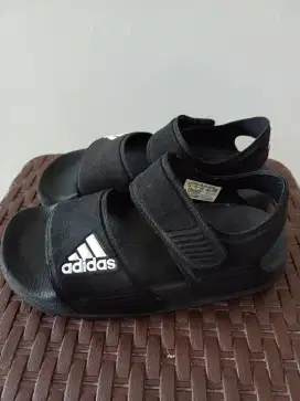 PRELOVED ORIGINAL ADIDAS KIDS SIZE 11K