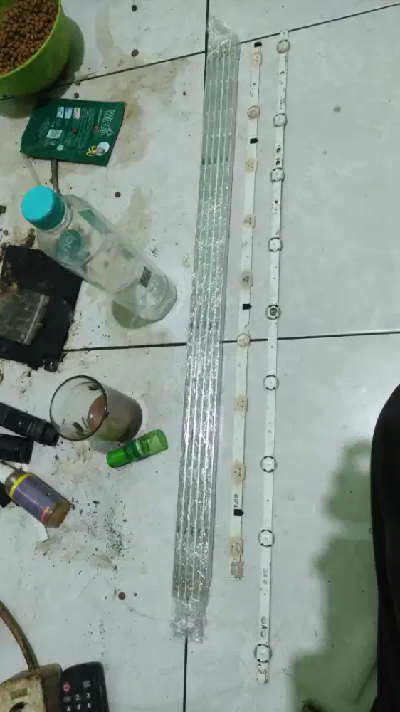 Service tv panggilan , di kerjakan di tempat selesai di tempat