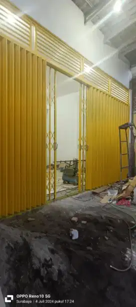 Pintu harmonika Surabaya