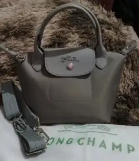 Tas longchamp warna abu