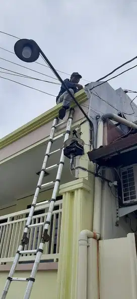 Tukang listrik btl