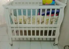 Box bayi/tempat tidur bayi Kayu jati cat duco putih