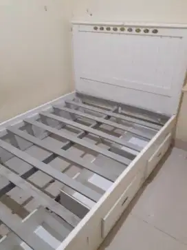 Dipan Tempat Tidur Kayu Jati