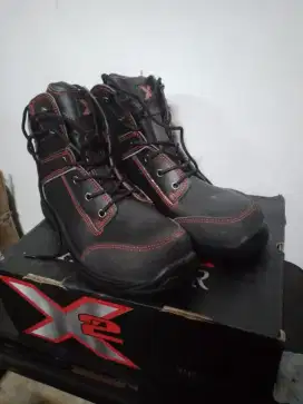 X2 Armour Safety Shoes