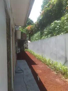 Tanah merah karungan