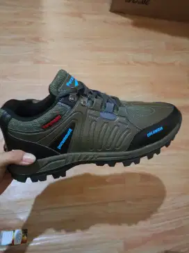 SEPATU GUNUNG SIZE 41 SEPATU HIKING SEPATU OUTDOOR PRIA WANITA BARU