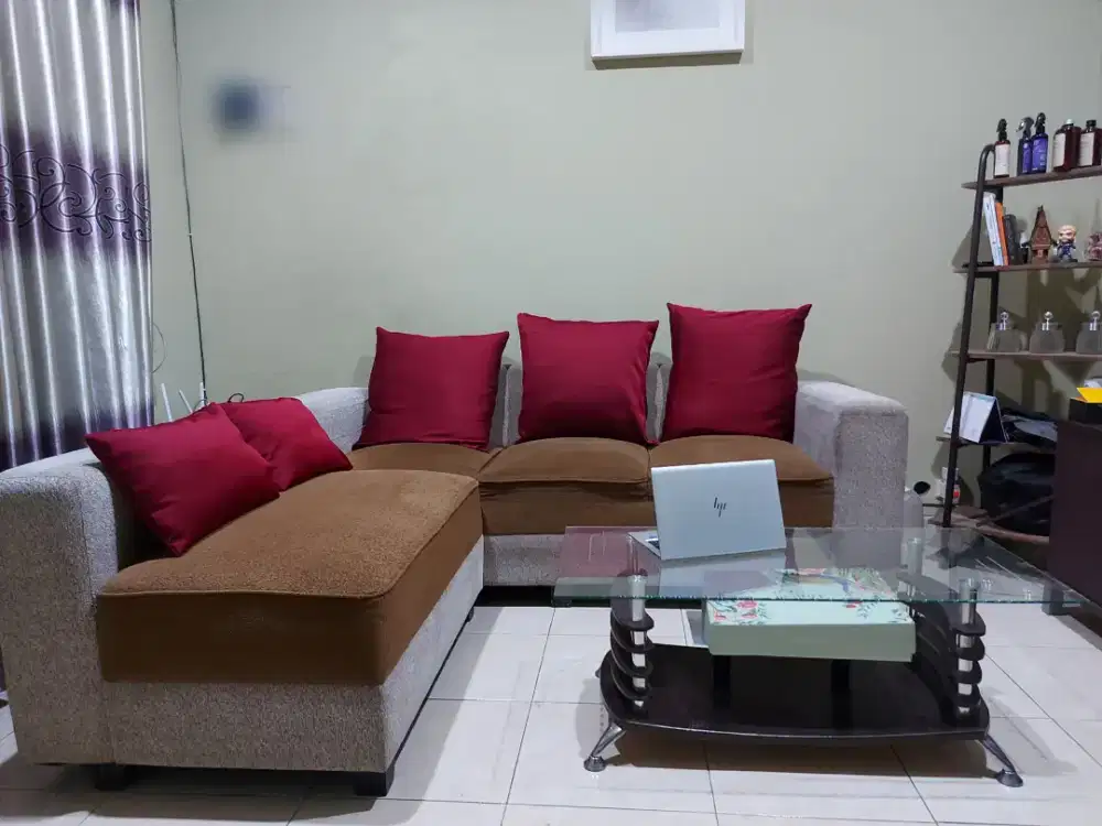 Dijual Rugi Sofa L + Meja kaca (Nego aja !!)