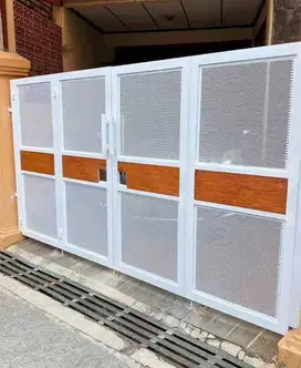 pagar rumah plat lubang