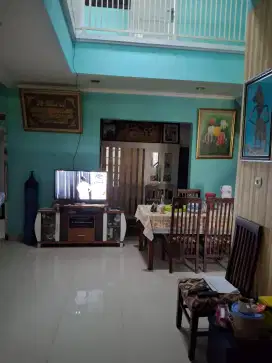 Rumah dijual di jalan utama