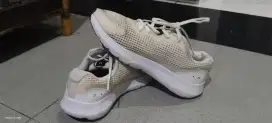 Sepatu Under Armour
