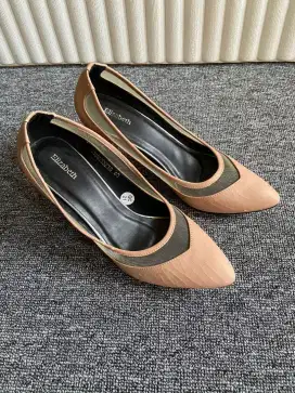 Sepatu elizabet