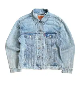 Jacket Levis trucker type III Denim size M, panjang 62, LD 105