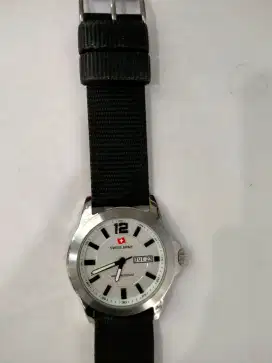 Jam tangan pria Swiss army kampas