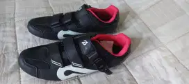 Dijual sepatu merk PELOTON