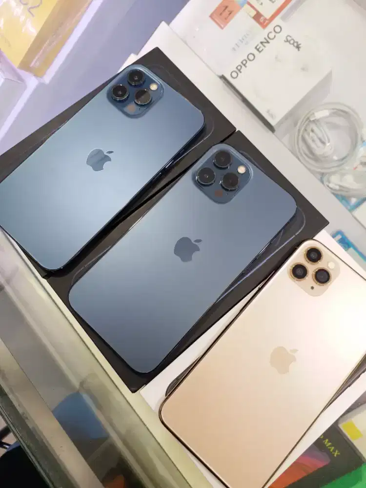 IPHONE  256 GB  128 GB (Ibox  dan inter permanen)